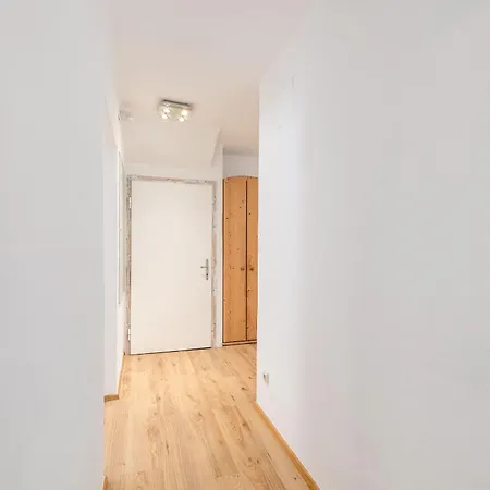 Aparthaus - By Mynests