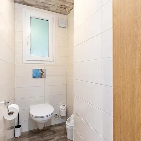 Aparthaus - By Mynests *