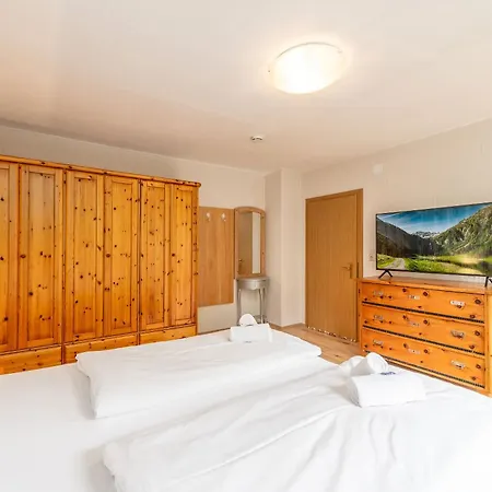 Aparthaus - By Mynests דירה *