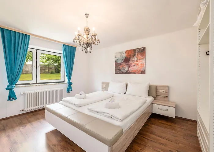 Aparthaus - By Mynests 公寓