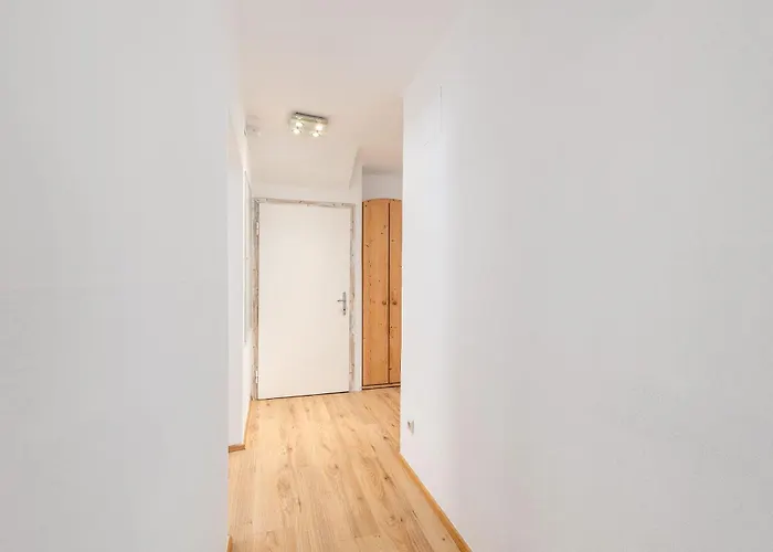 Aparthaus - By Mynests